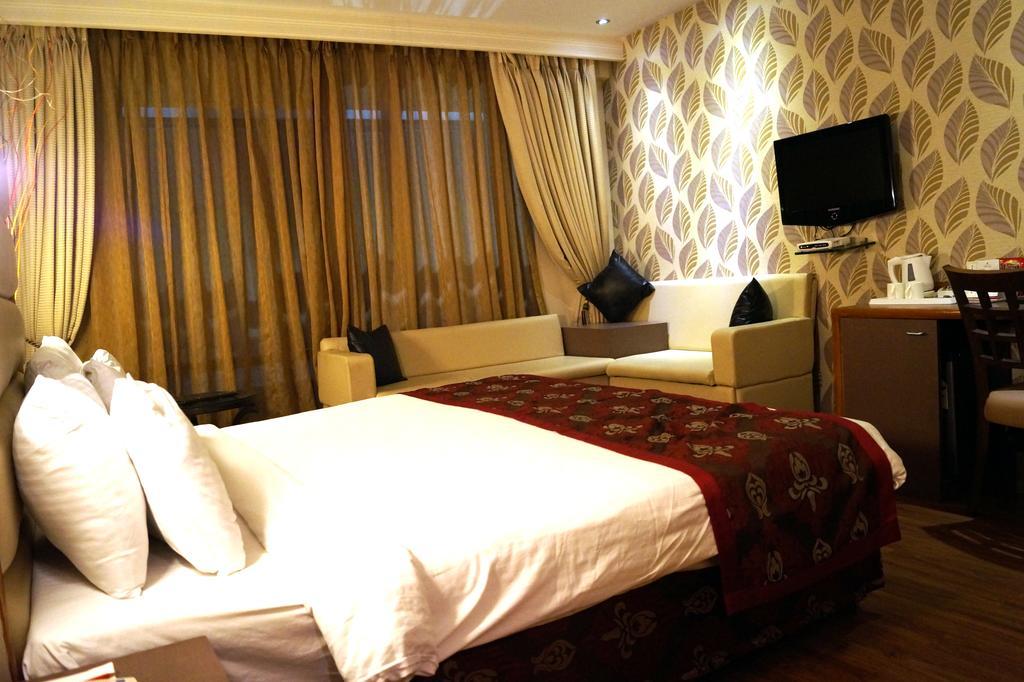 The Grand Solitaire Hyderabad Exterior photo